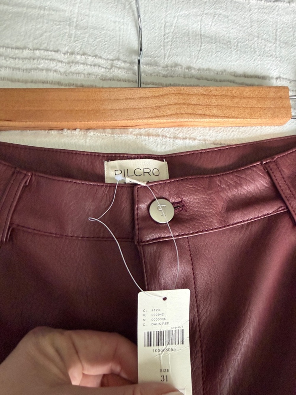 Pilcro Oxblood “twisted” Balloon / Barrel pleather pants - Picture 11 of 11